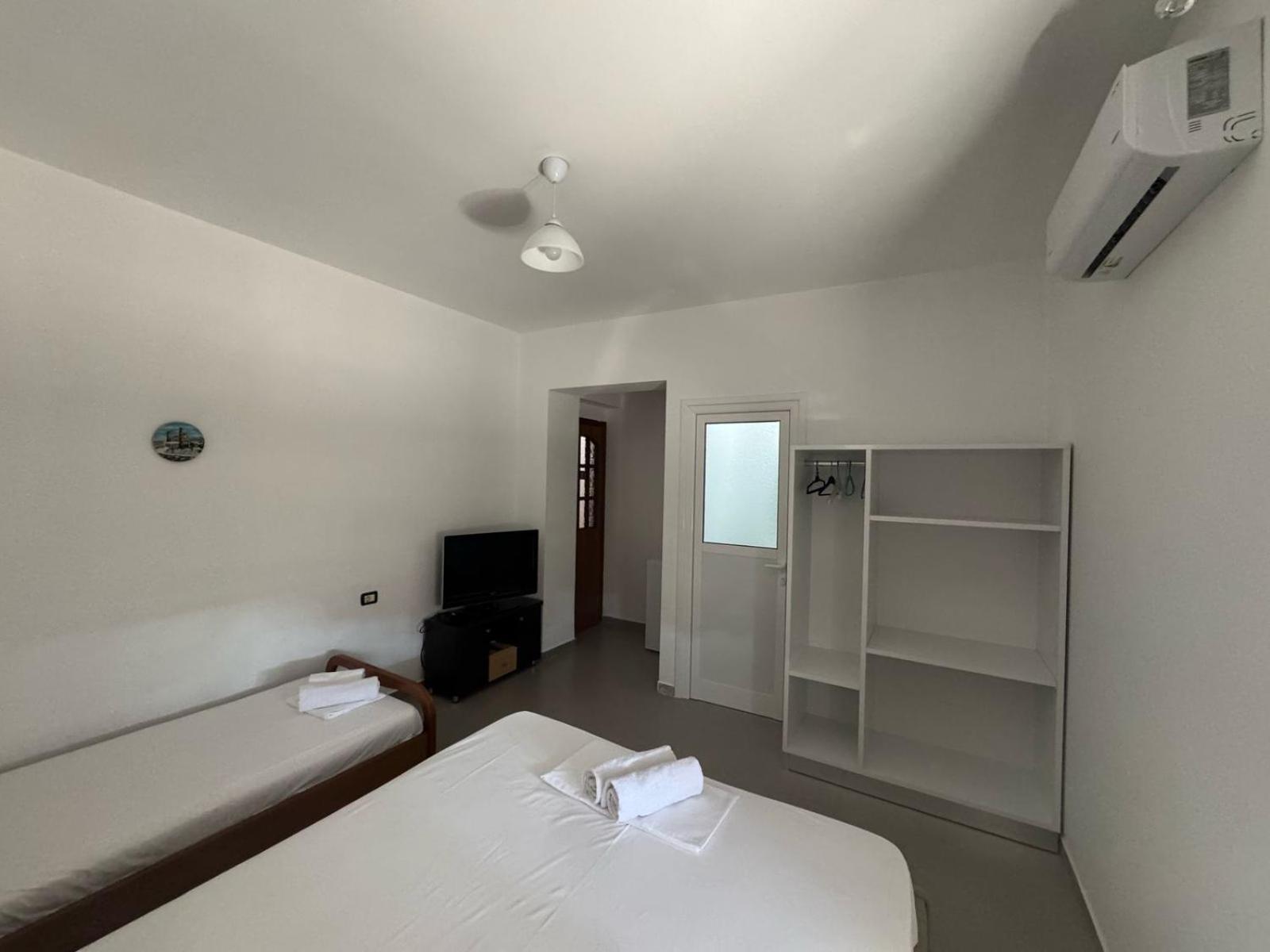 Viron Appartement Himarë