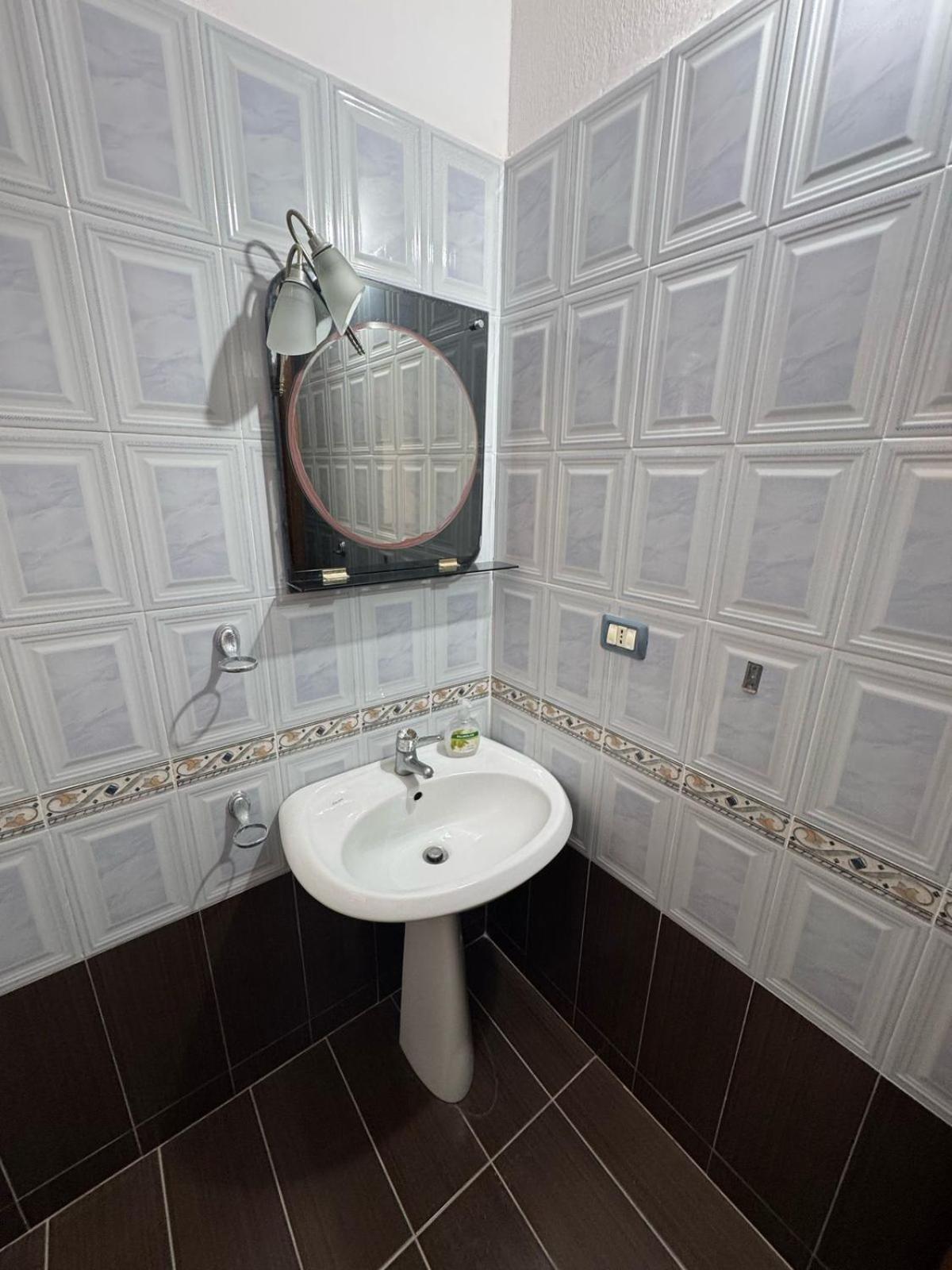 Viron Appartement Himarë